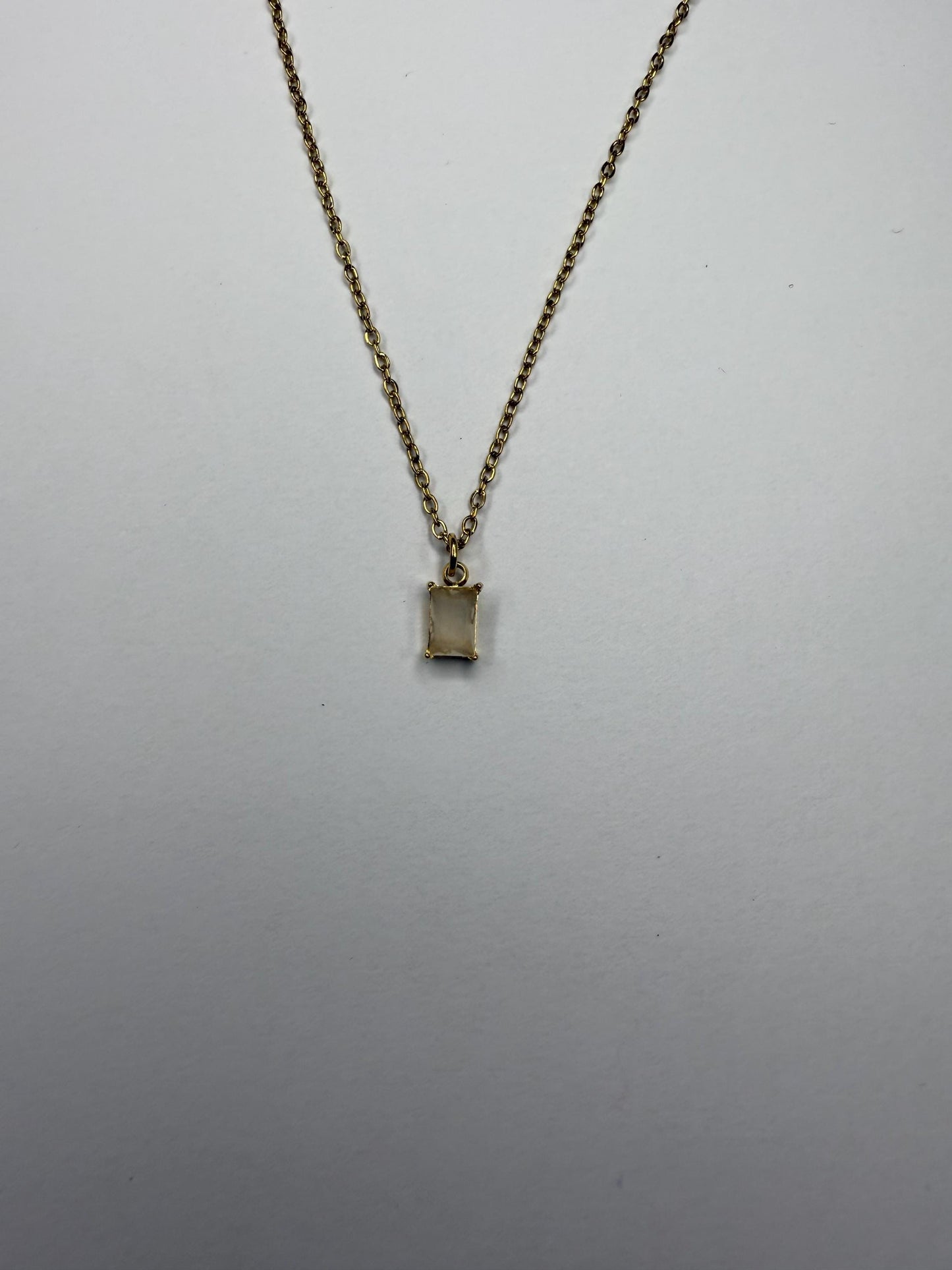 Collana con Catenina Placcata Oro 18k e Ciondolo con Zirconi Colorati Gioiello Elegante, Brillante e Perfetto per Ogni Occasione, chic