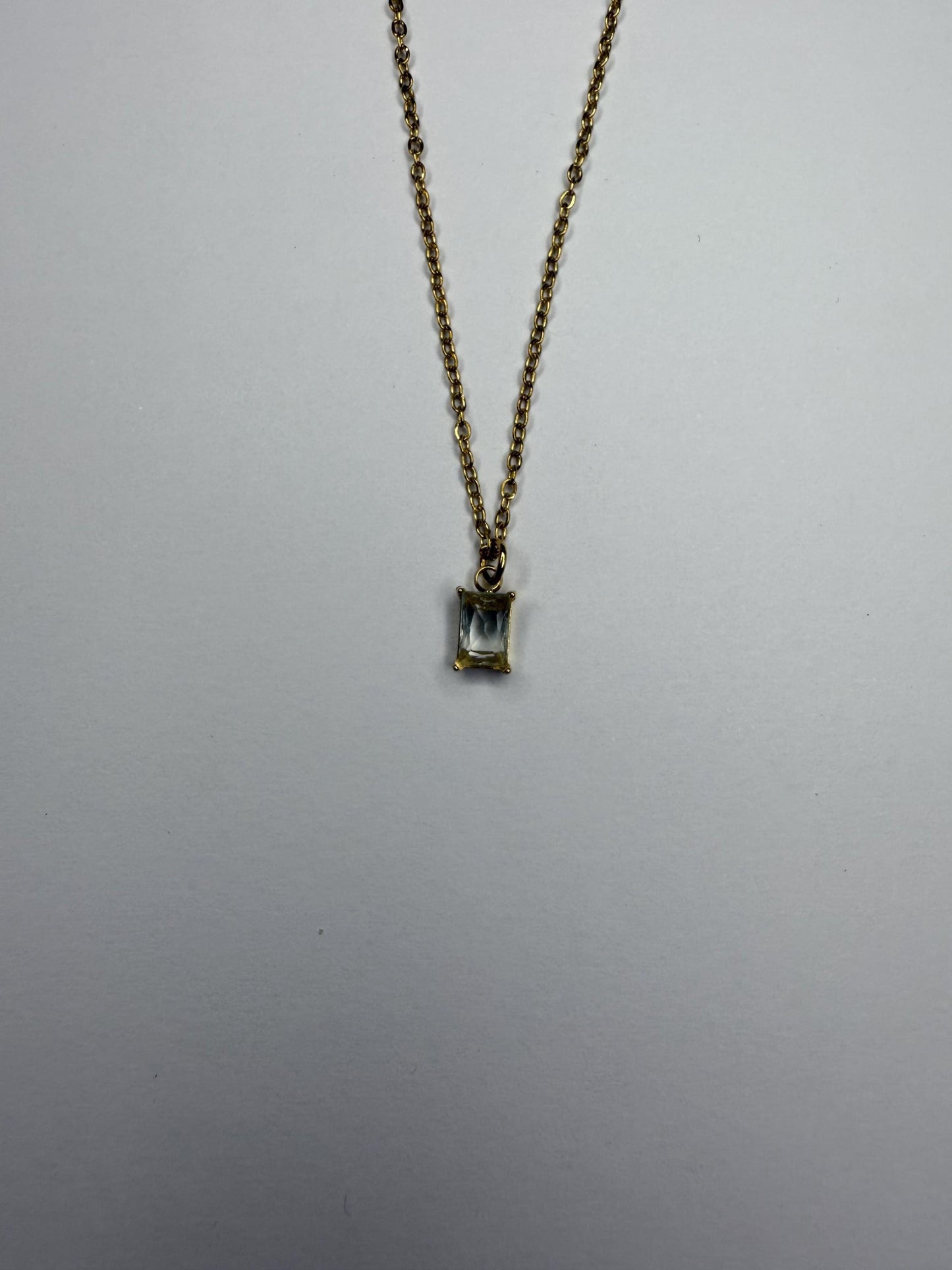 Collana con Catenina Placcata Oro 18k e Ciondolo con Zirconi Colorati Gioiello Elegante, Brillante e Perfetto per Ogni Occasione, chic