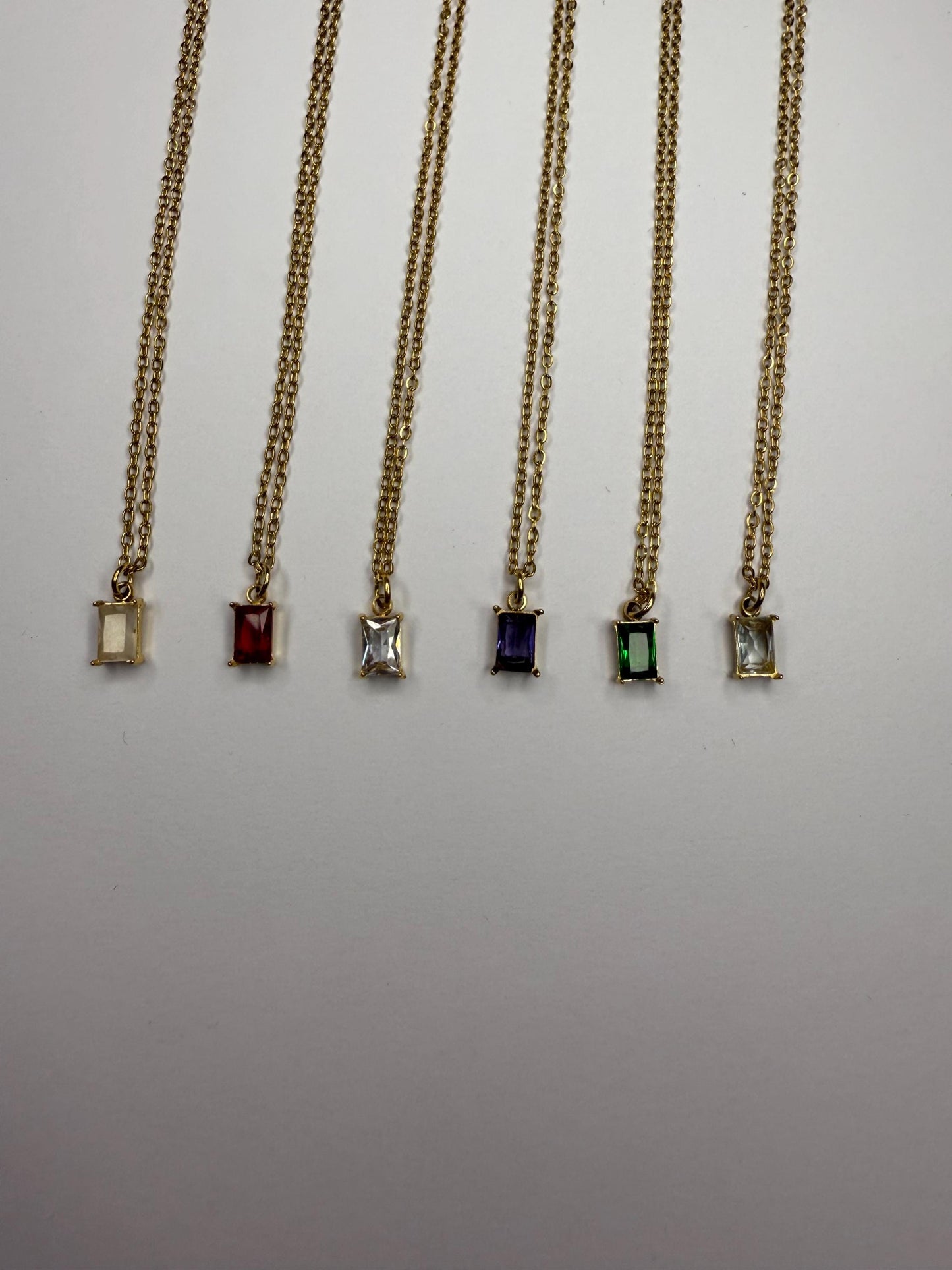 Collana con Catenina Placcata Oro 18k e Ciondolo con Zirconi Colorati Gioiello Elegante, Brillante e Perfetto per Ogni Occasione, chic