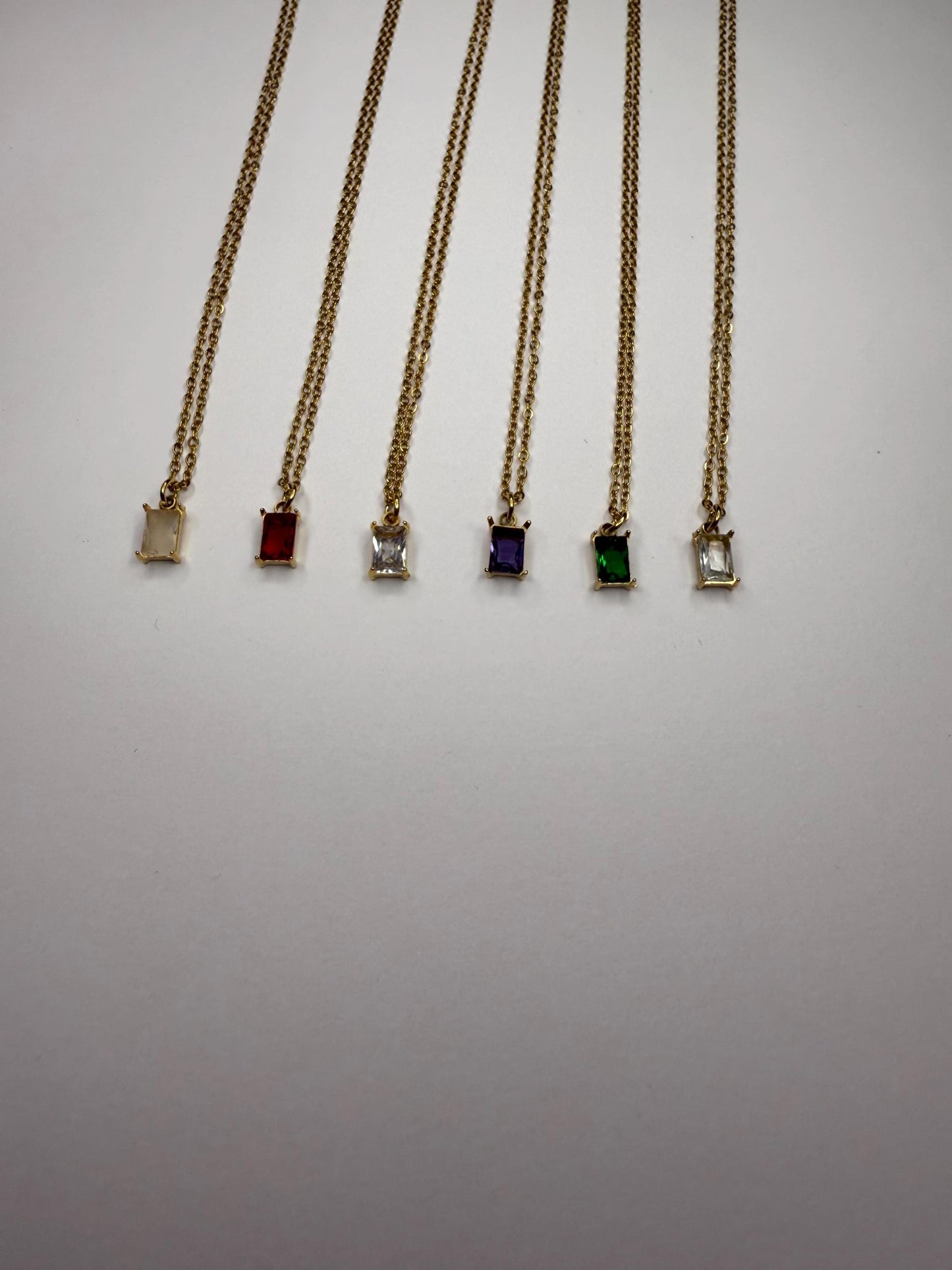 Collana con Catenina Placcata Oro 18k e Ciondolo con Zirconi Colorati Gioiello Elegante, Brillante e Perfetto per Ogni Occasione, chic