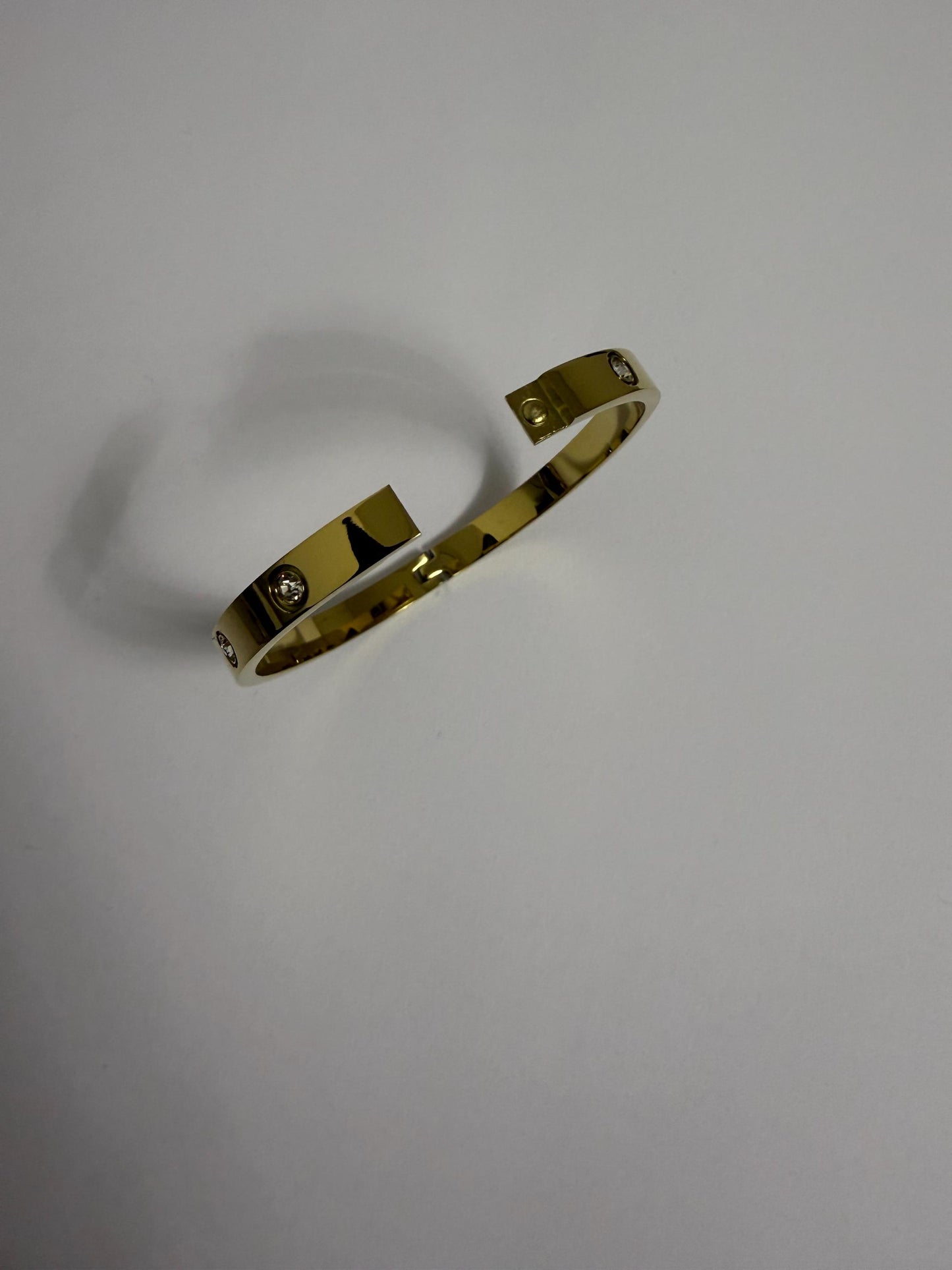 Bracciale rigido a cerchio chiuso placcato oro 18K con zirconi incastonati, gioiello elegante e raffinato perfetto per ogni occasione ,festa