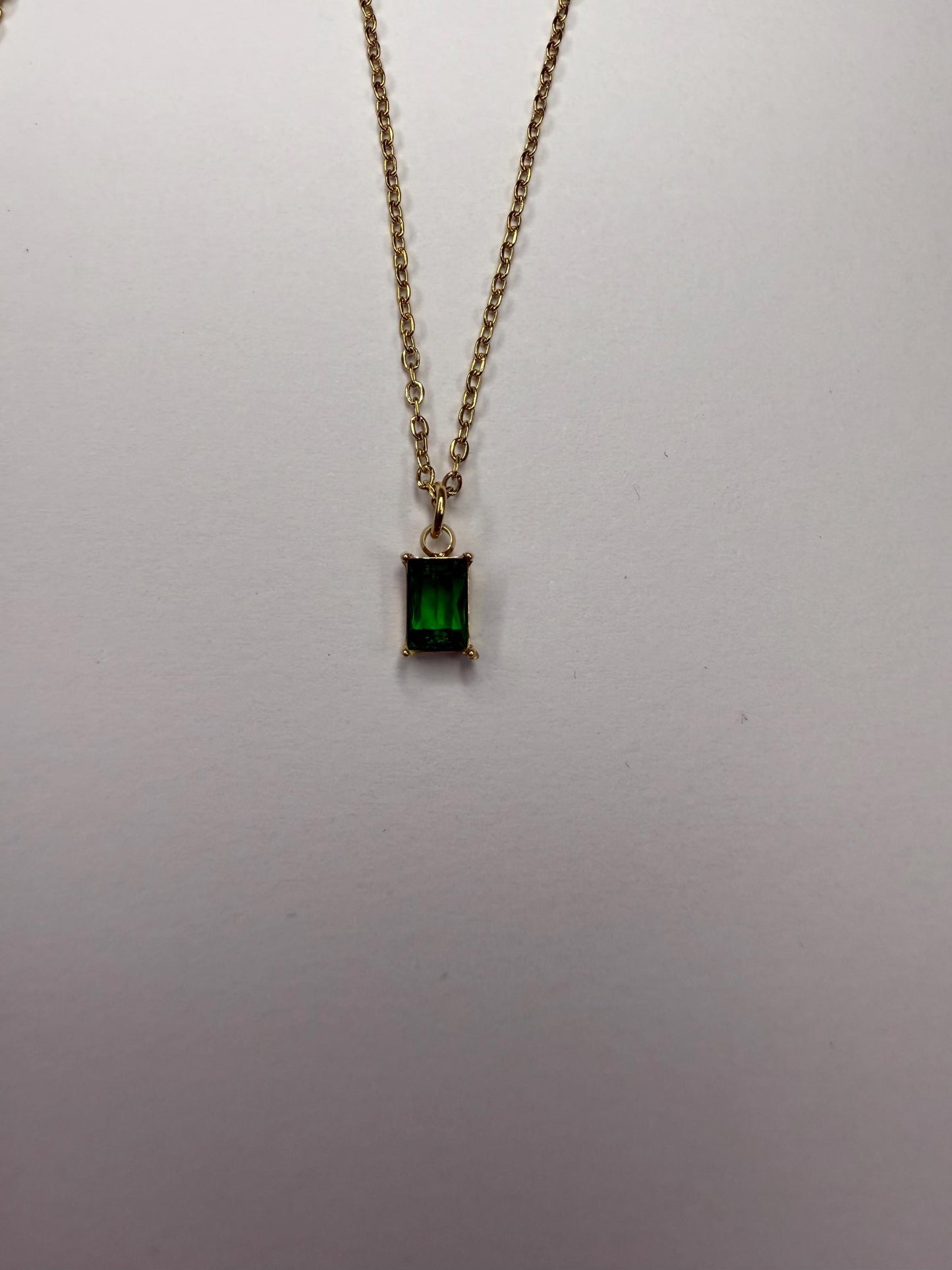 Collana con Catenina Placcata Oro 18k e Ciondolo con Zirconi Colorati Gioiello Elegante, Brillante e Perfetto per Ogni Occasione, chic