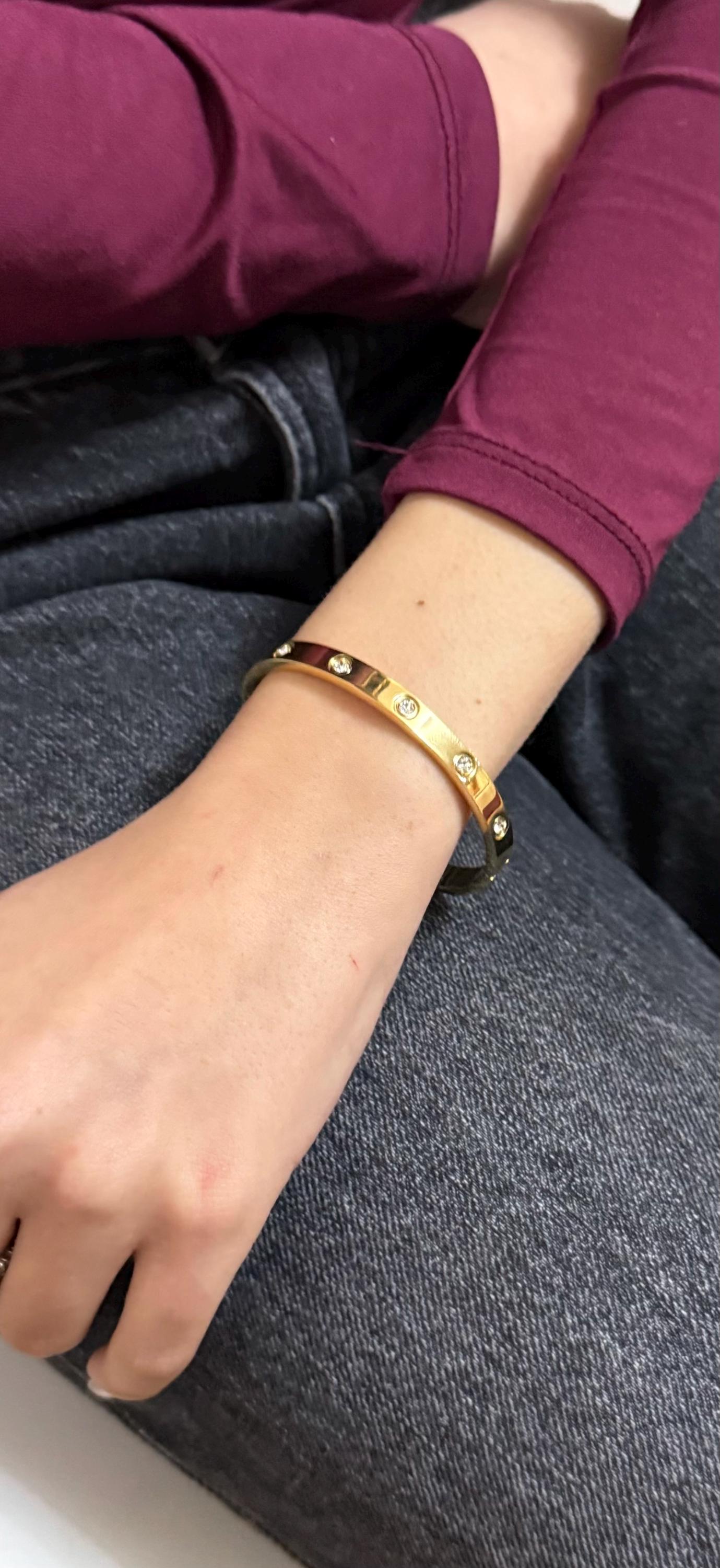 Bracciale rigido a cerchio chiuso placcato oro 18K con zirconi incastonati, gioiello elegante e raffinato perfetto per ogni occasione ,festa