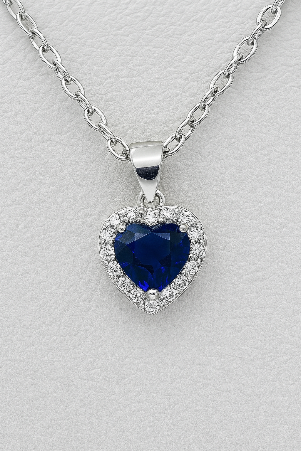 Collana con ciondolo cuore zirconi