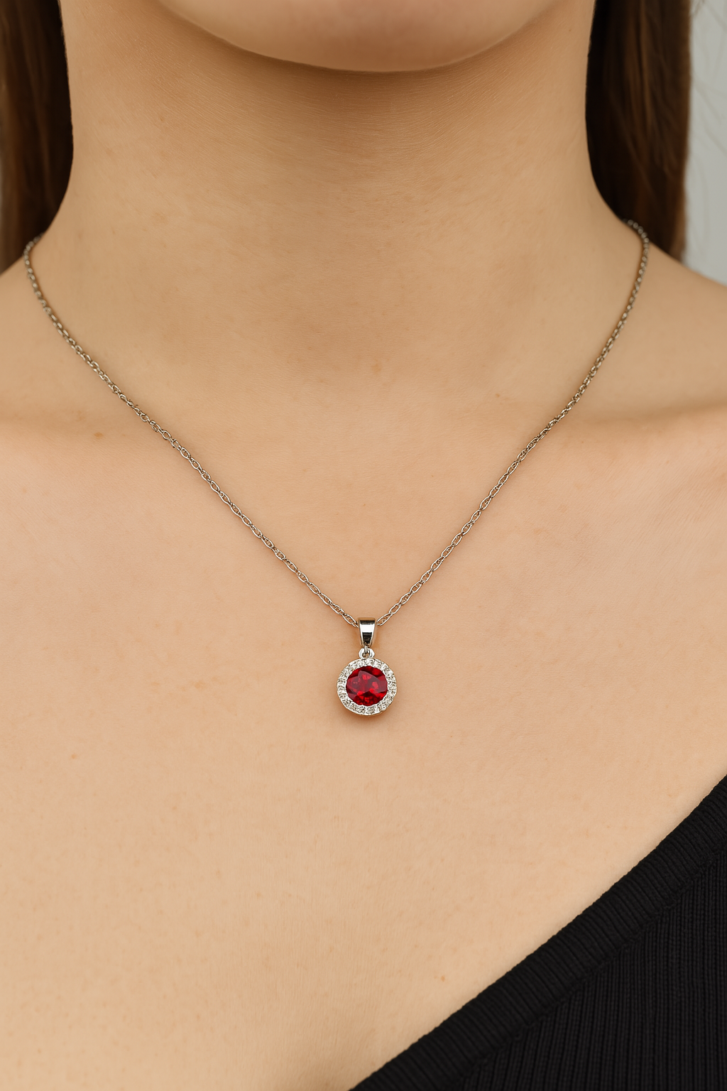 Ciondolo in Argento 925 con Zirconi e Pietra rossa