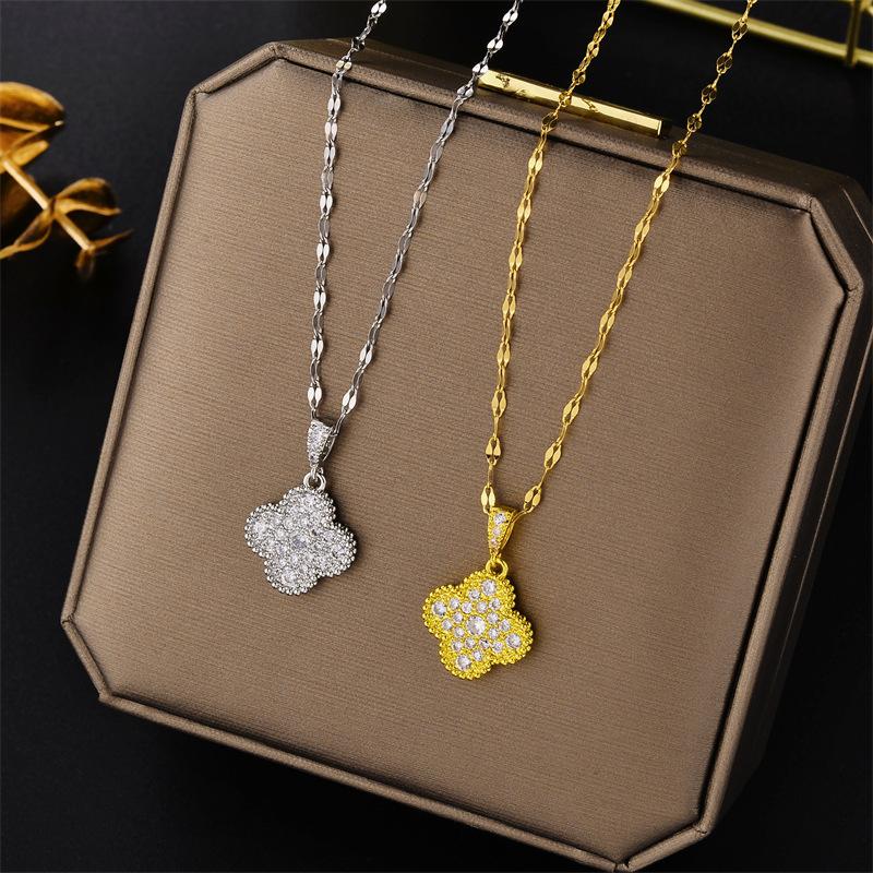 Collana con Ciondolo fortuna e Zirconi Brillanti  Eleganza e Portafortuna, regalo per lei , san valentino , collana donna