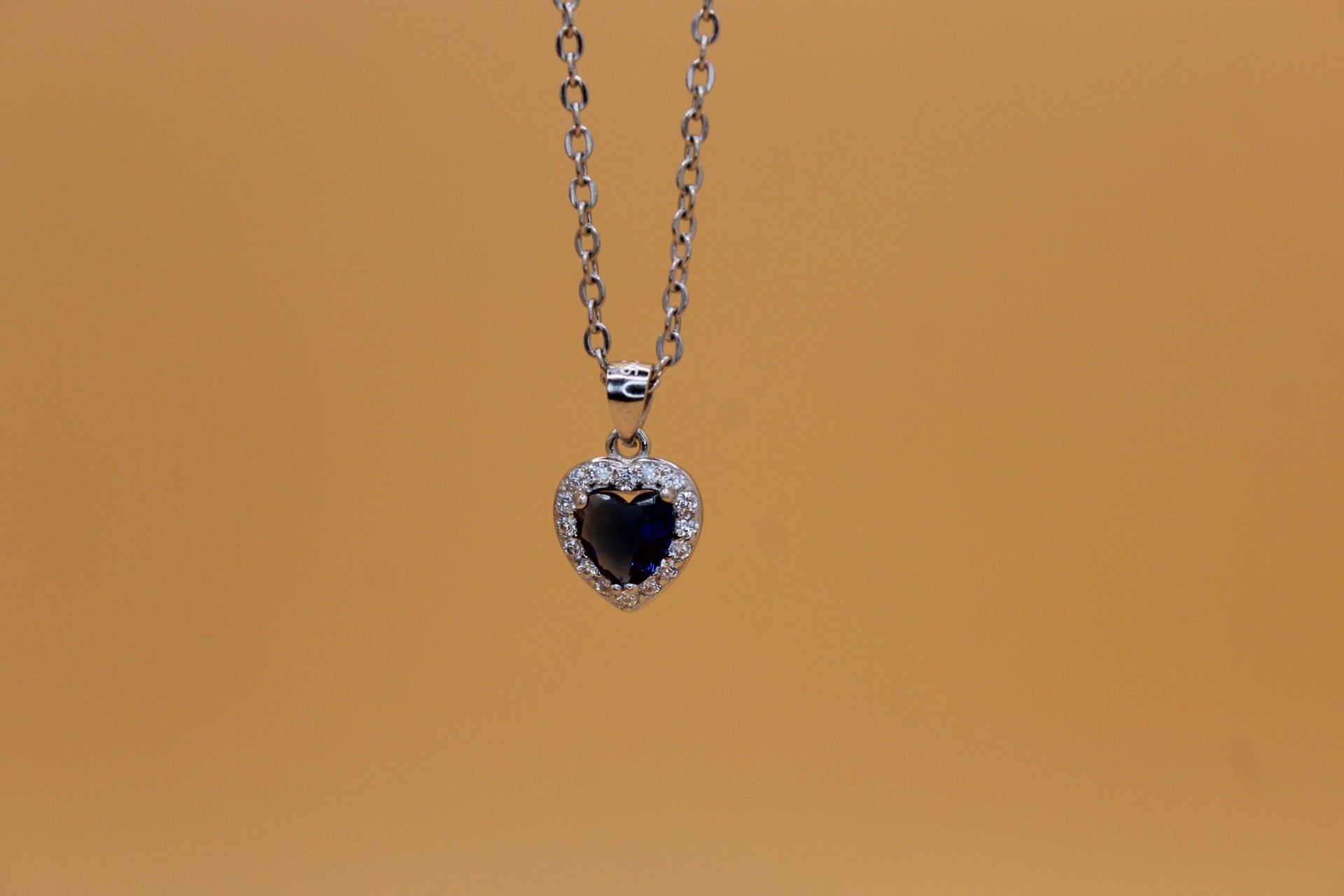 Collana con ciondolo cuore zirconi