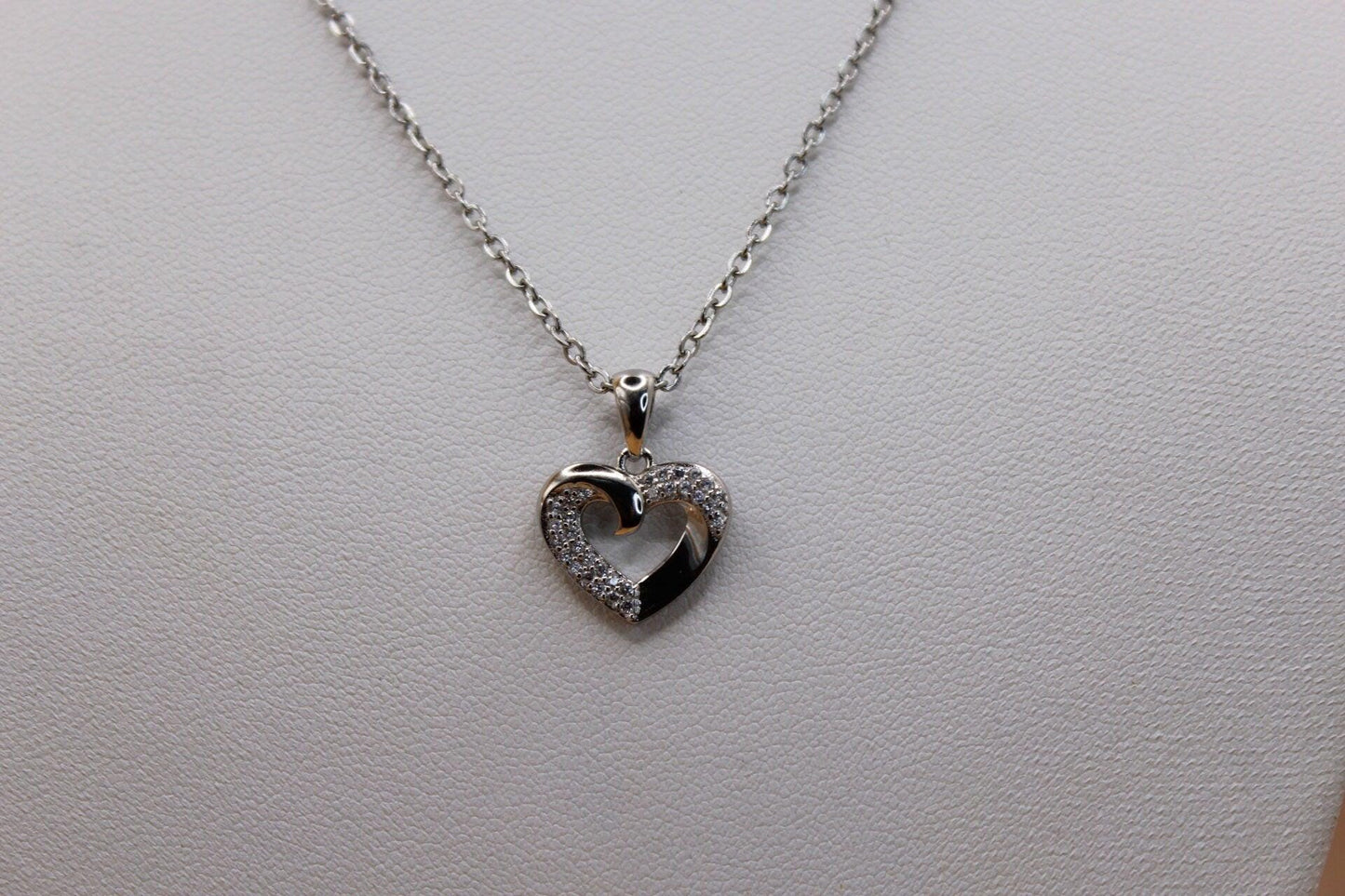 Collana in Argento 925 con Ciondolo a Forma di Cuore e Zirconi Brillanti made in italy